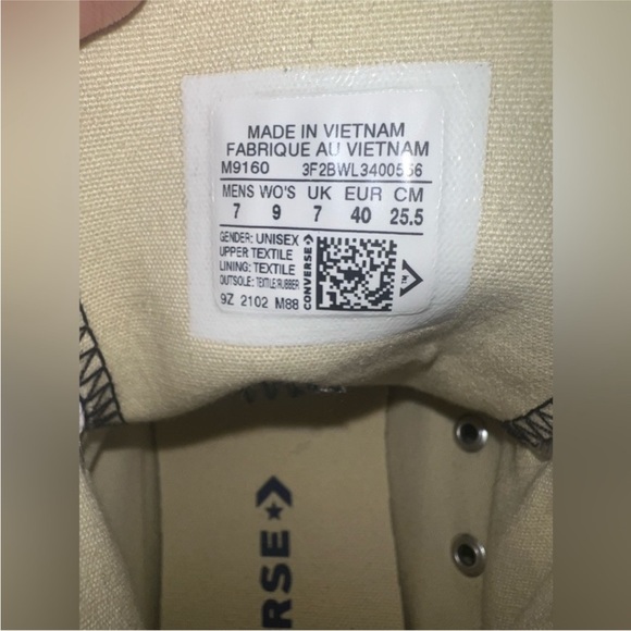 Converse Black and White High Tops chuck taylor shoes - Picture 4 of 8